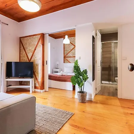 Portucale ! Campo Ourique Design W/ Balcony Apartman