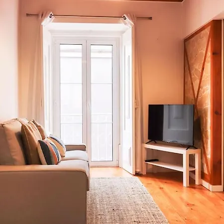 Portucale ! Campo Ourique Design W/ Balcony *