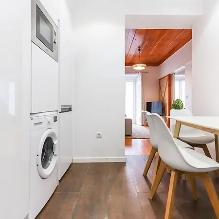 Portucale ! Campo Ourique Design W/ Balcony Apartment *