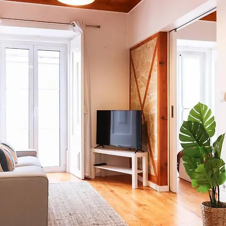 شقة Portucale ! Campo Ourique Design W/ Balcony