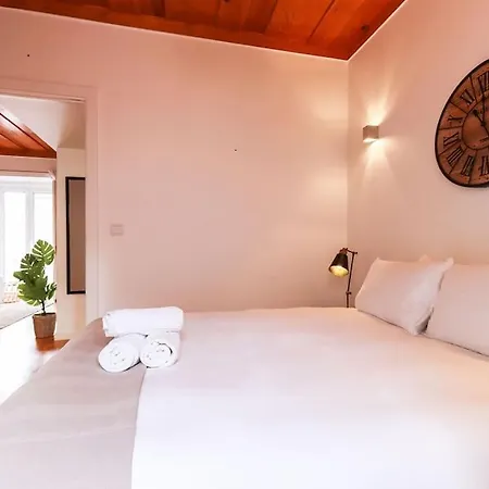Portucale ! Campo Ourique Design W/ Balcony Apartman