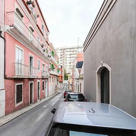 아파트 Portucale ! Campo Ourique Design W/ Balcony