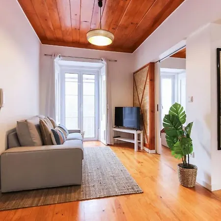 Portucale ! Campo Ourique Design W/ Balcony 아파트